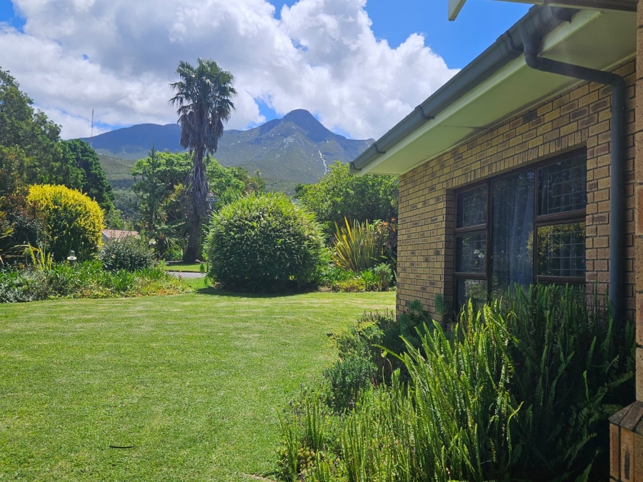 4 Bedroom Property for Sale in Glen Barrie Western Cape